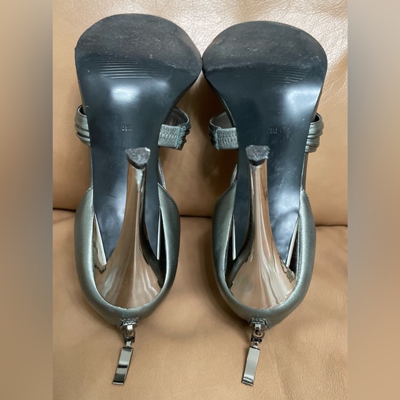 Guess Grey Shoes *Size: 6.5 M - Picture 10 of 13